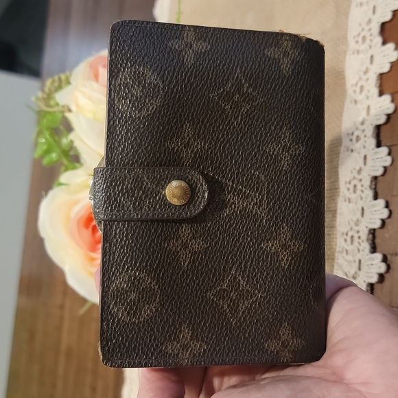 Authentic Louis Vuitton kisslock wallet - Picture 1 of 9
